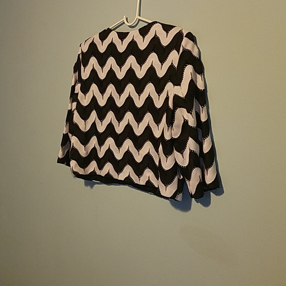 Great Condition Beautiful Light Jacket - image 5